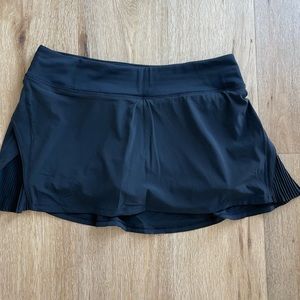 Lululemon Play Off the Pleats Mid-Rise Skirt, size 10. New, never worn